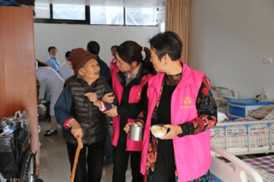 金華市居家養(yǎng)老服務(wù)今年將實現(xiàn)全覆蓋 托起老年人穩(wěn)穩(wěn)的幸福